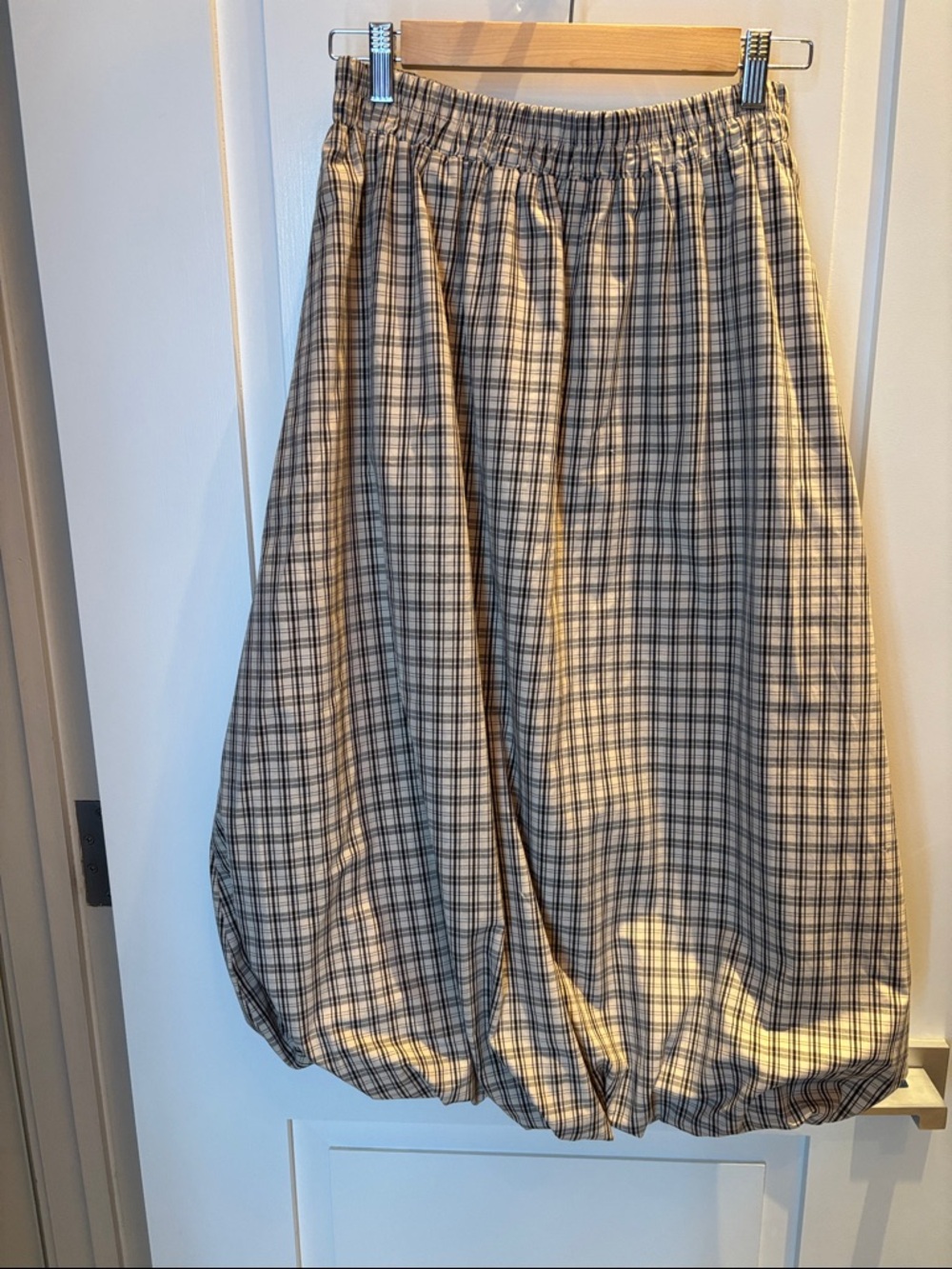 Plaid Midi Bubble Skirt in Beige and Black